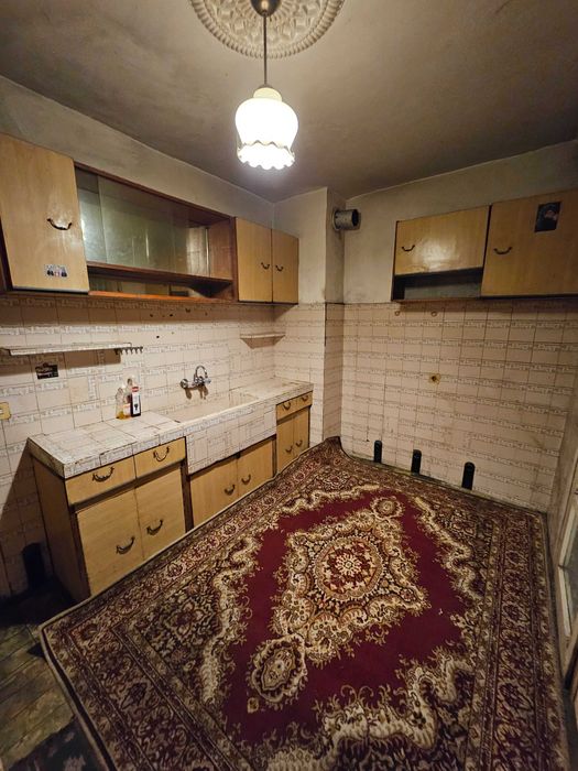 Двустаен апаратамент с 3 отделни помещения в кв. Изток!