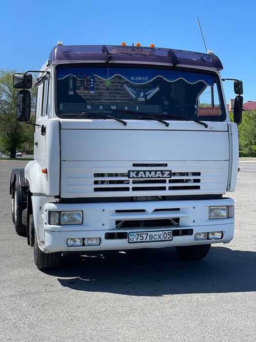 Длинномер контейнеров шаланда длиномер тягач