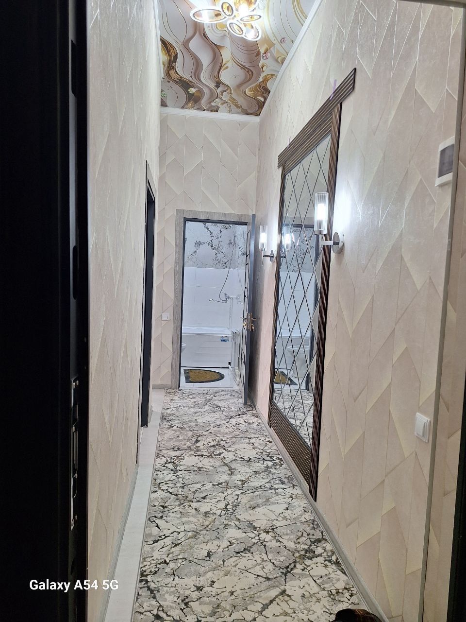 Шахар марказида жойлашган 1 хонали квартира ижарага берилади