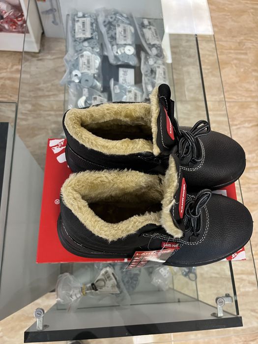 Vand Bocanci de lucru imblaniti  din piele