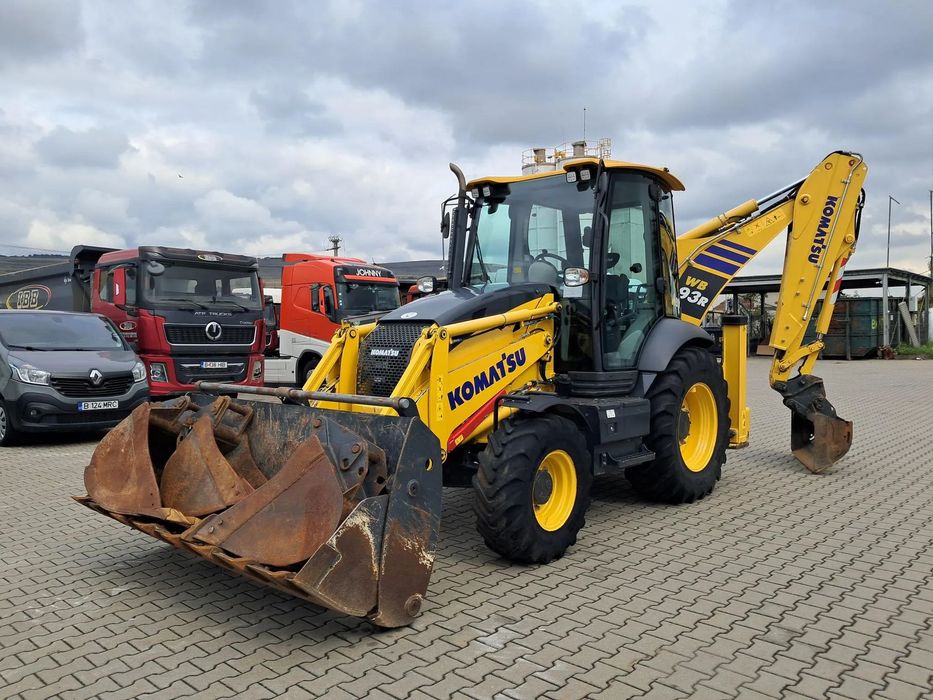 Komatsu wb93r-8 4x4 cupa multifunctionala 4 cupe brat telescopic Komatsu wb93r-8 4x4 cupa multifunctionala 4 cupe brat telescopic