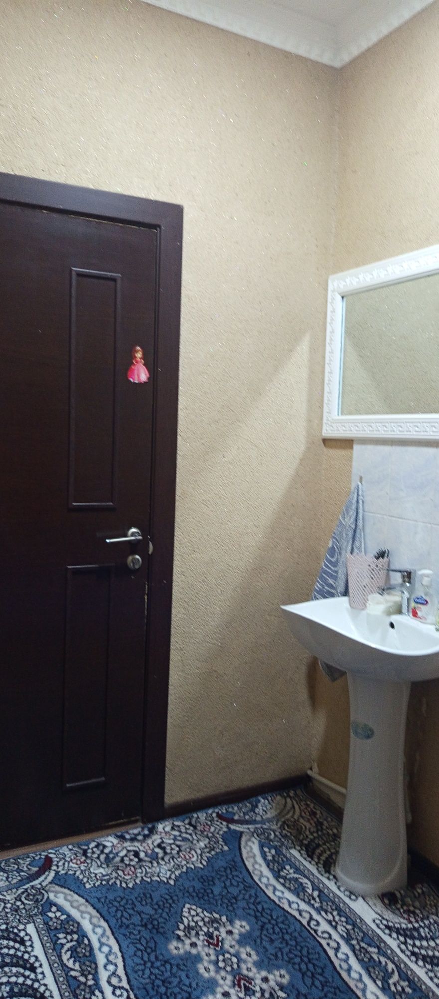 2 сотикли коттедж сотилади,фаргона -аэропортда,кредити бор