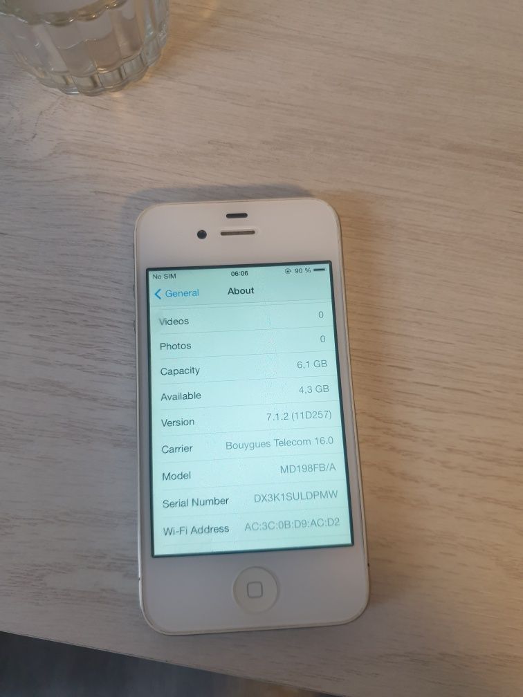 Iphone 4s 8gb perfect funcțional fără zgârieturi