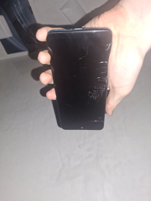 Redmi Note 12 Pro 4G.

Экран полностью разбит, телефон не Включается.