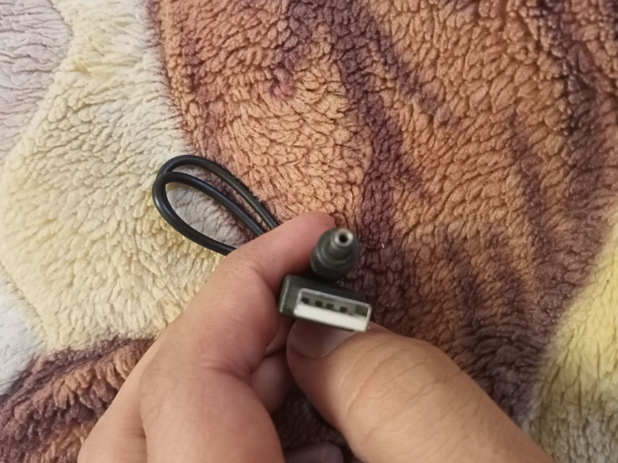 Провода разные зарядки и провода USB