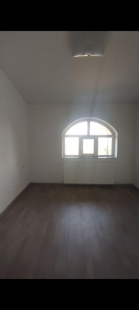 Srochniy sotiladi 3 xonali 72 kv