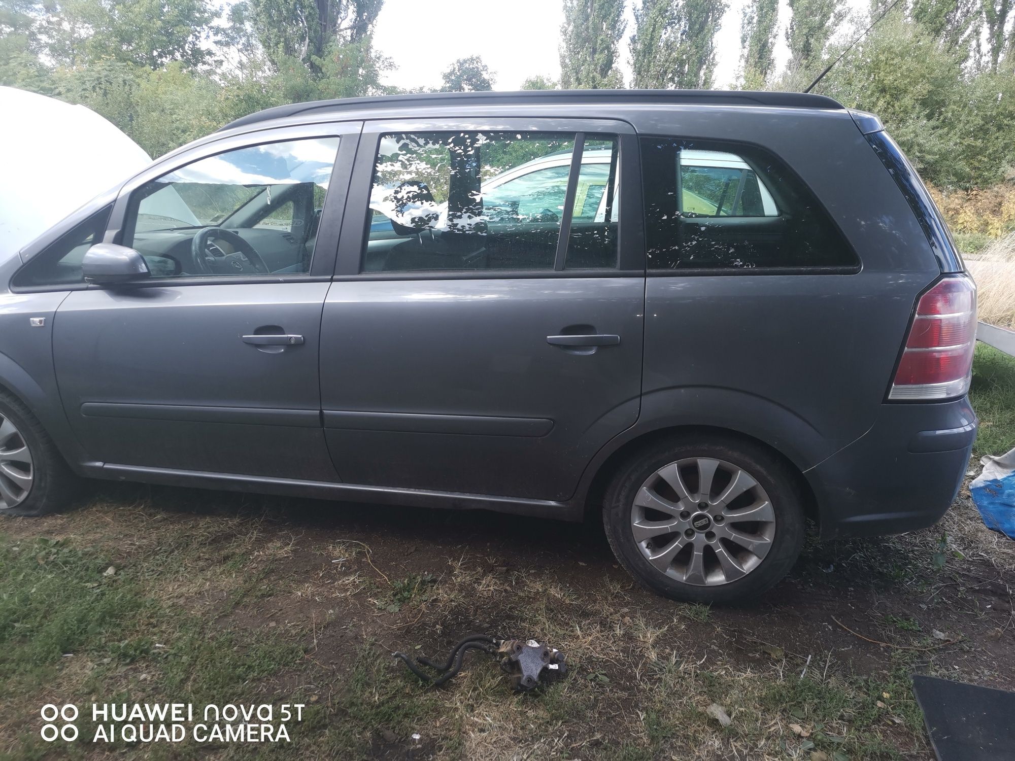 Opel Zafira B  1,9cdti 101 ксНа части