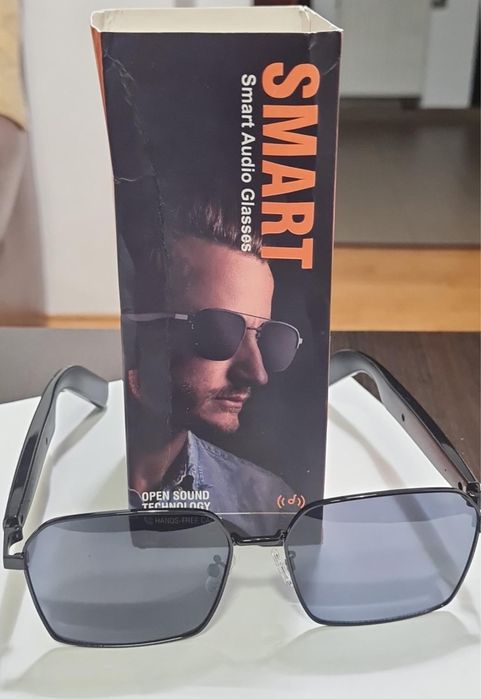 Vand ochelari de soare cu difuzoare si microfon bluetooth.