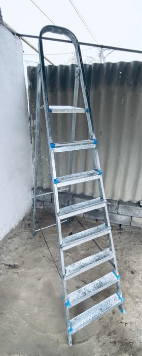 Стремянка продается