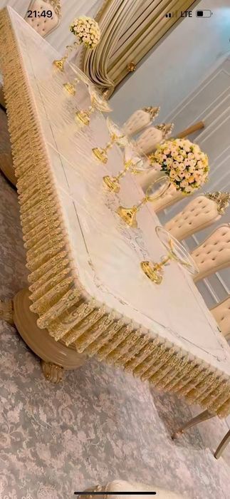 Клиенка и скатерть для стола.