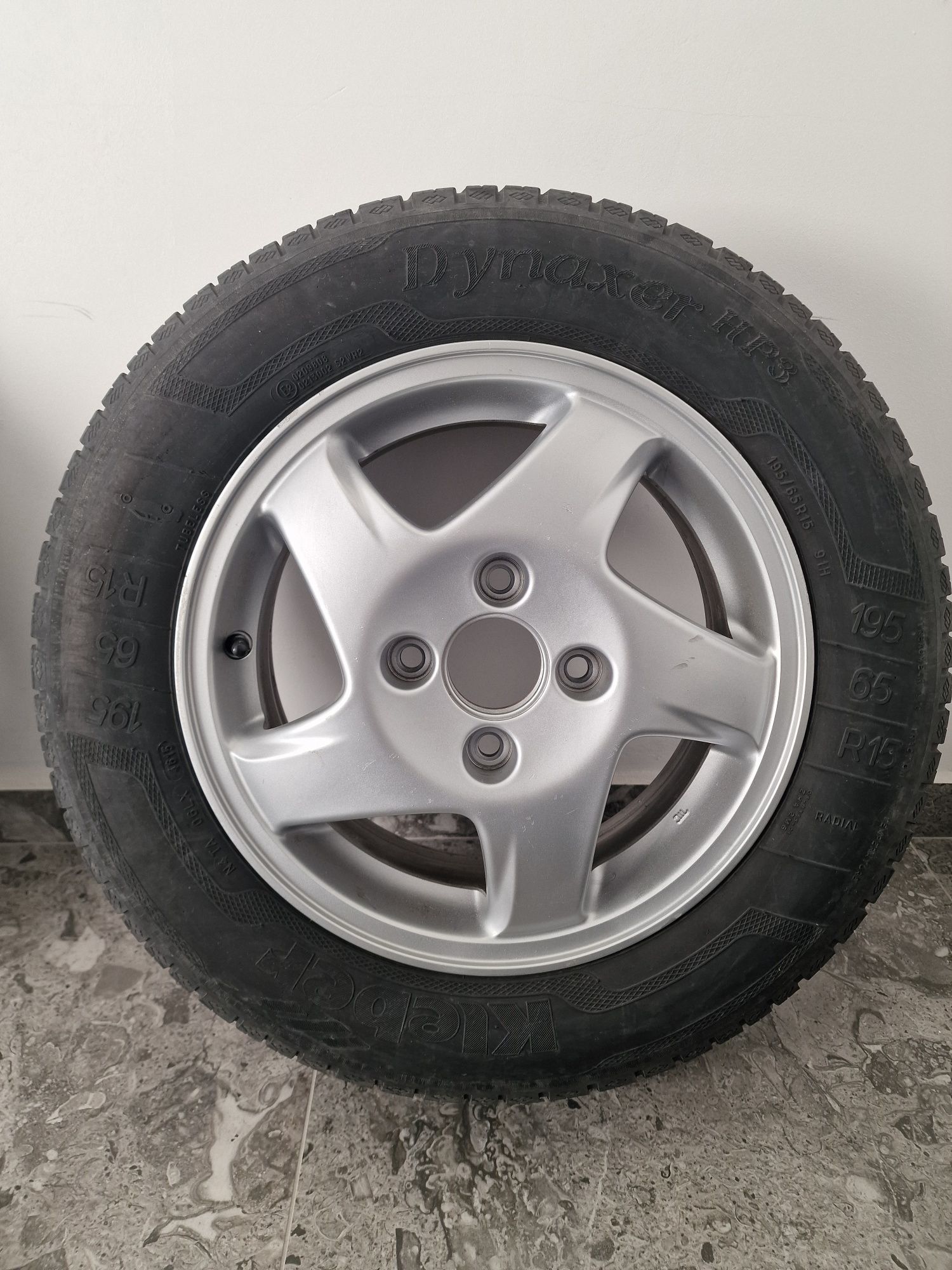 Продавам Оригинални джанти от HONDA с гуми 195/65/15.