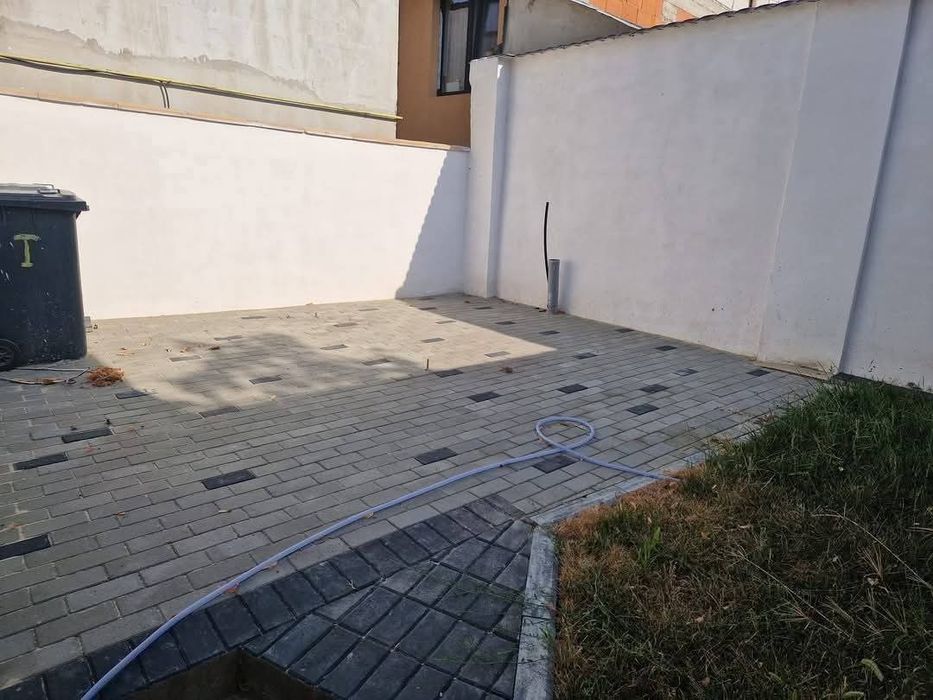 Casa B-dul Independentei vis-a-vis de Maternitate