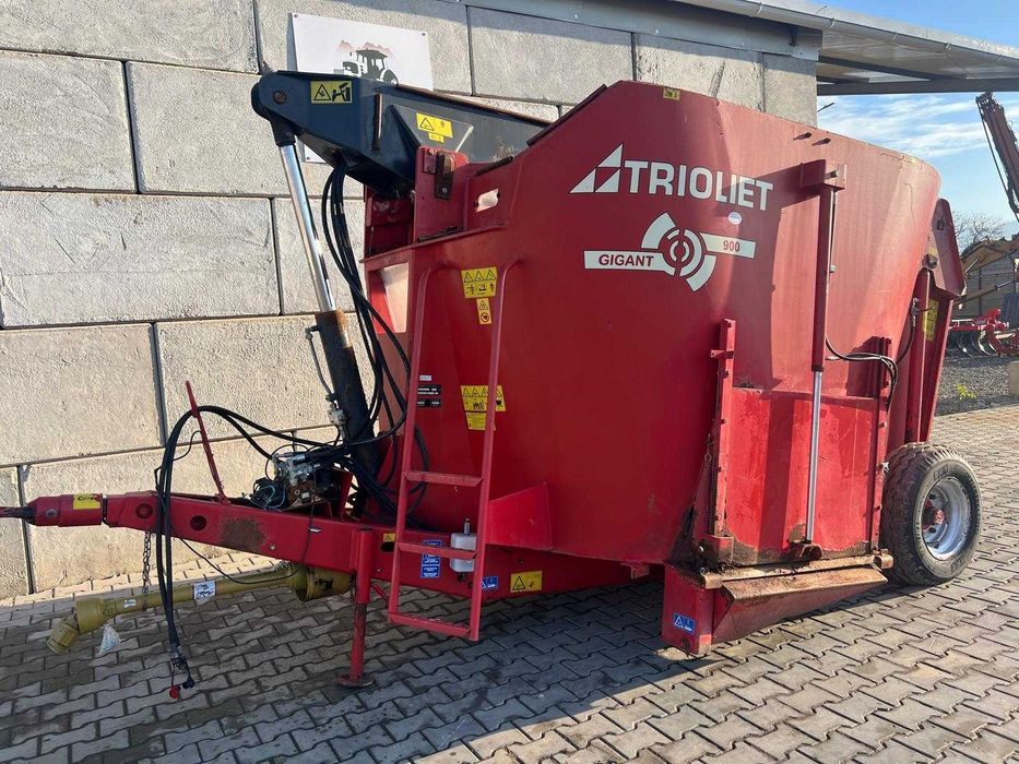 Фуражораздаващо ремарке Trioliet –9 m3 , Самотоварещо се + видео