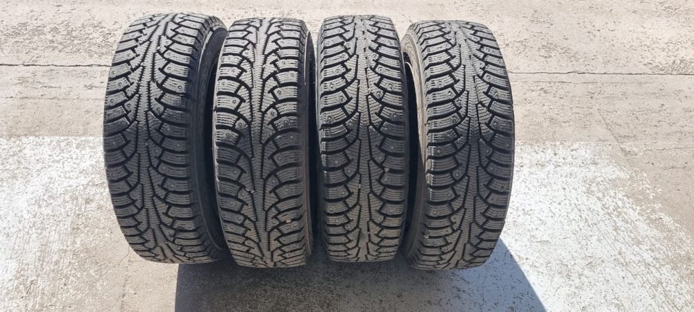 Продам комплект дисков с зимними шинами 185/65/15