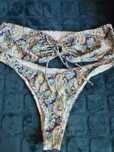 Costum de baie din doua piese, multicolor, marime L.  Purtat o singura