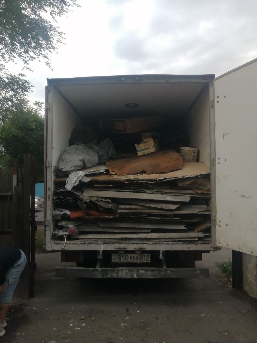 Вывоз мусора Услуги вывоз мебели уборка подвалы Грузчики