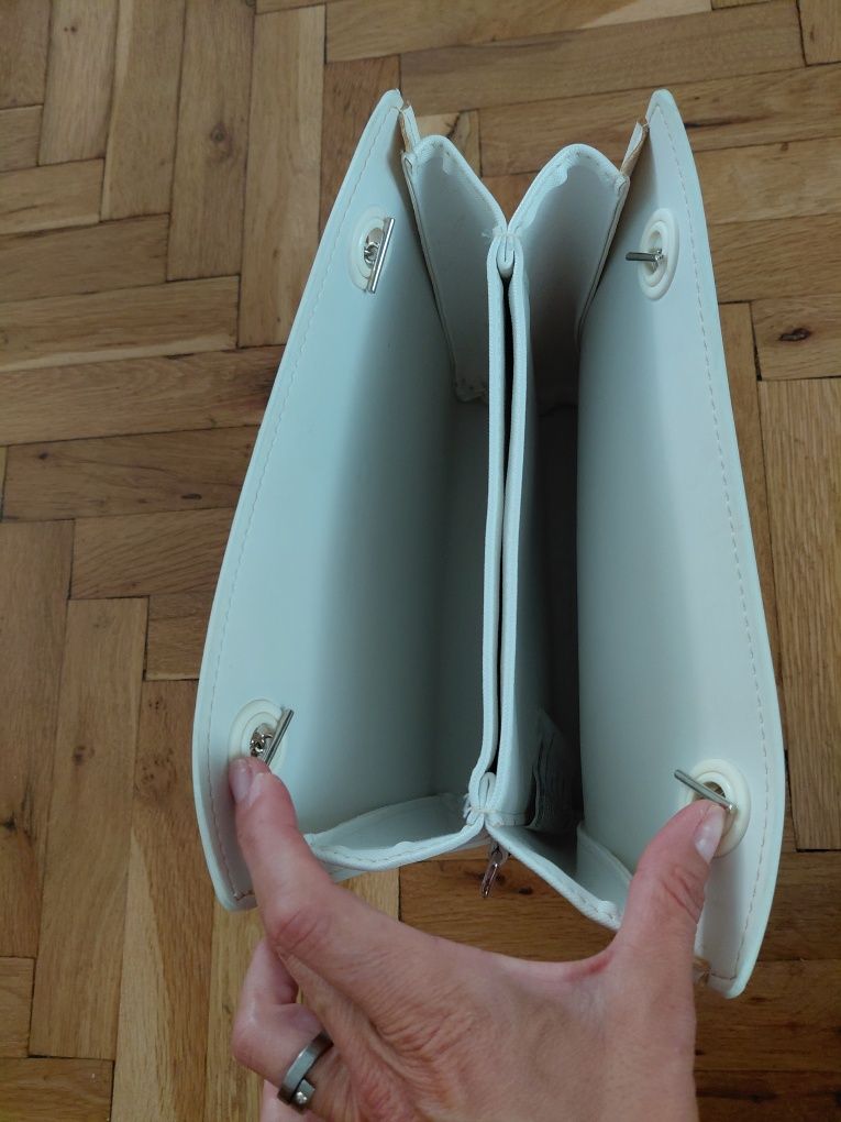 Бяла чанта O Bag, дръжки със синджири