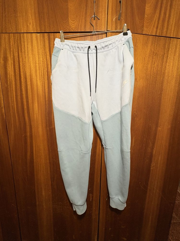 NIKE Tech Fleece Baby Blue