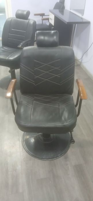 Salon uchun kreslo oyna nabor