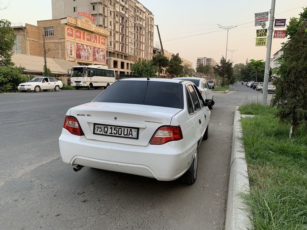 Nexia 2 sotiladi yaxshi holatda