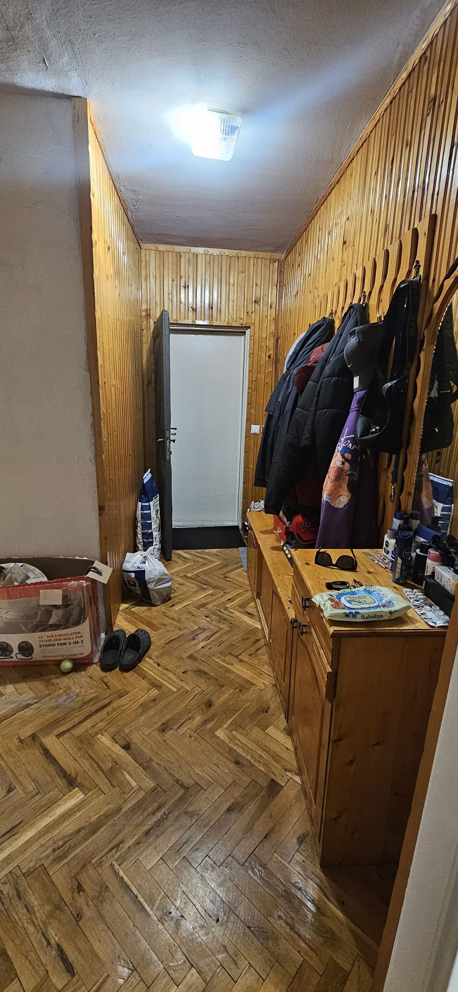 Продавасе апартамент панел 68 квадрата .