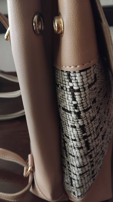 Нова раница в бежаво с принт