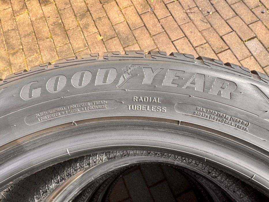 Anvelope iarna GOOD YEAR Ultra Grip 215 / 55 / 17 folosit 1 sezon