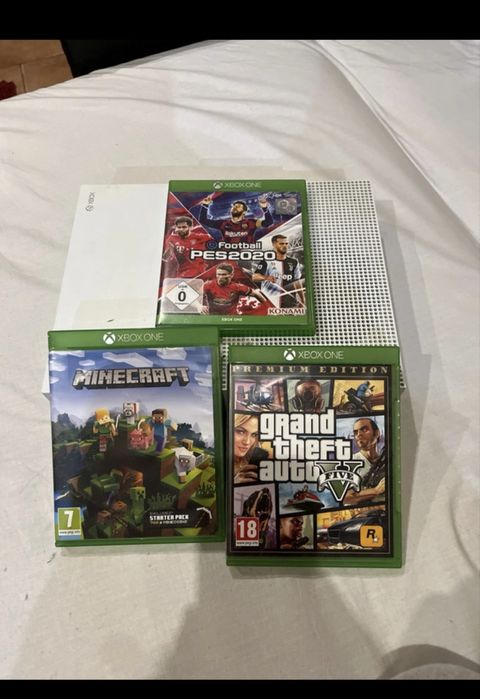 Xbox one S 1 tb 2 manete si 3 jocuri