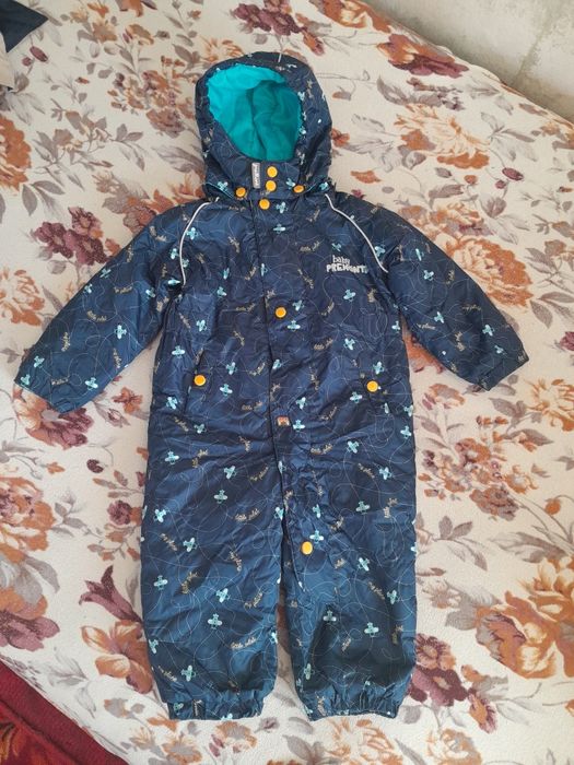 Продам осенний комбинезон в отличном состоянии . Размер 92. Цена 5500
