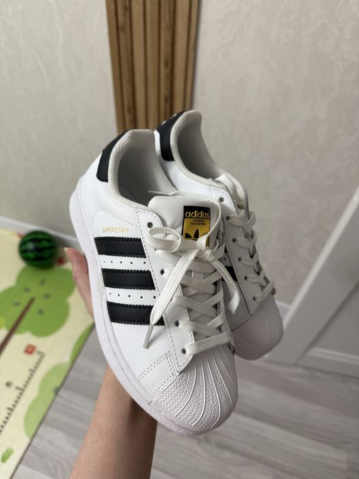 Продам кроссовки