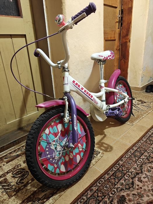 Детско колело с помощни колелета