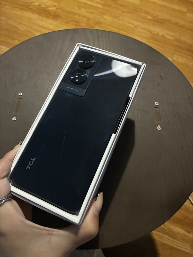Продавам TCL 505