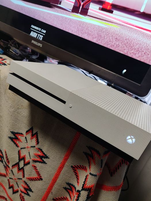 Xbox 360E și Xbox One S