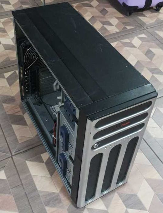 Продается сервер ASUS TS700-E7/RS8