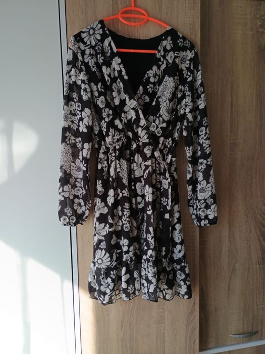 Официална рокля размер М