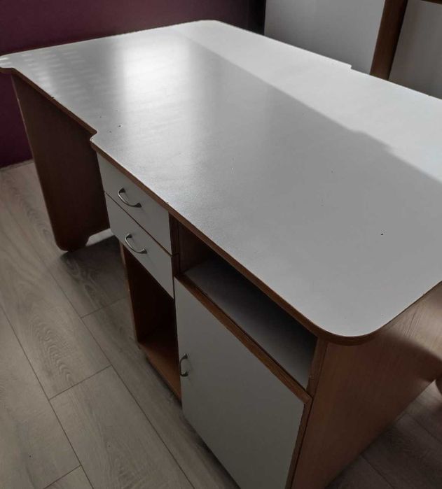 Двулицево бюро / Двулицева работна маса