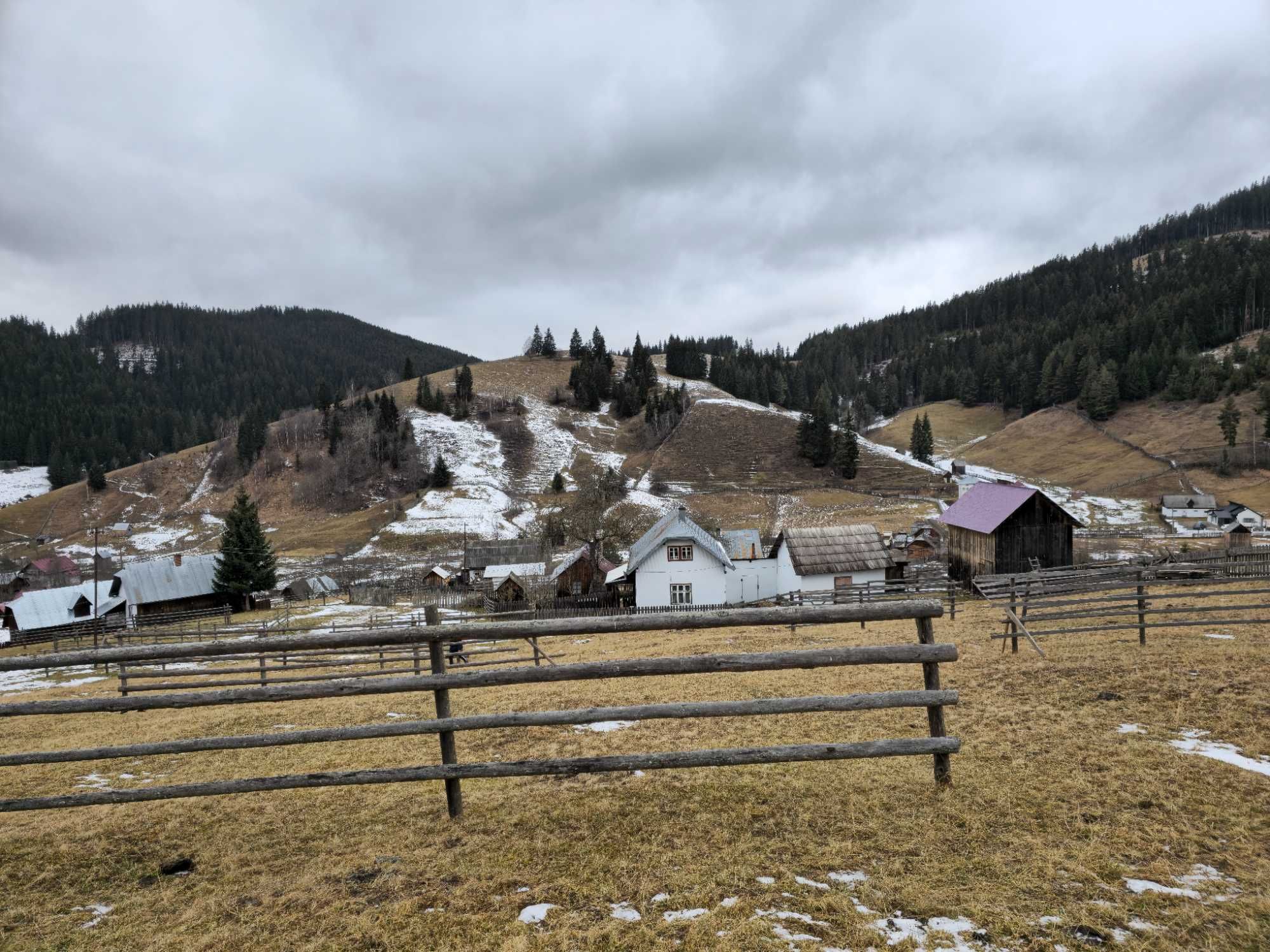 Teren intravilan casa si anexe de vanzare in Bucovina Breaza