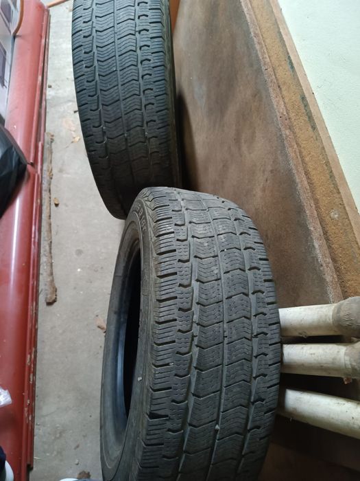 Vând 2 anvelope R16 C