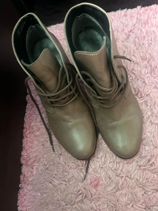 Дрехи обувки аксесоари