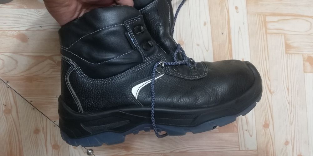 Продам ботинки зимние