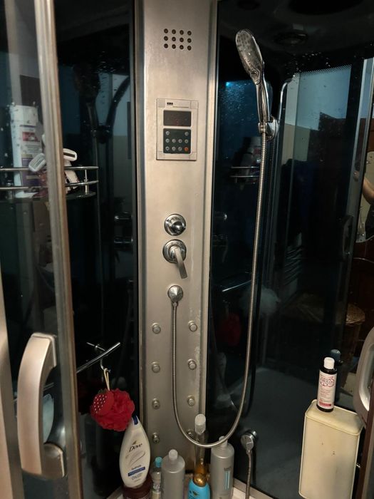 Vând cabina de dus