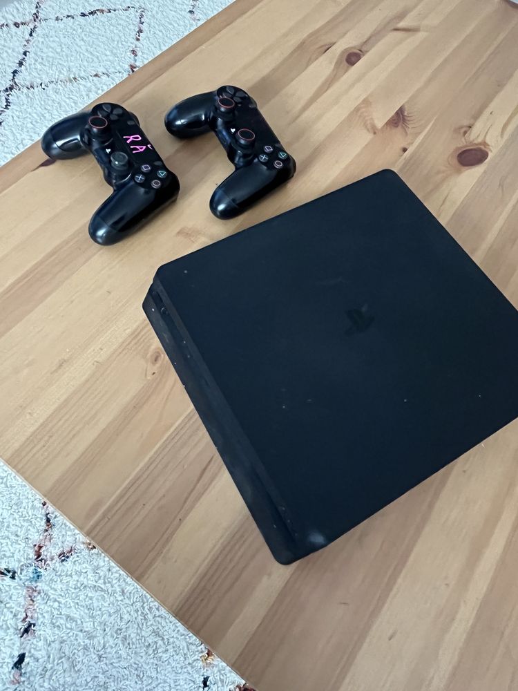 Playstation 4 slim