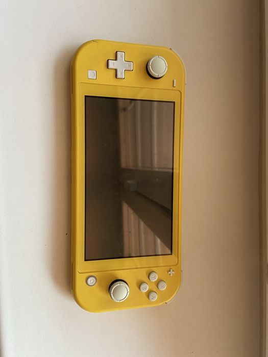 Nintendo Switch Lite с 8 игри