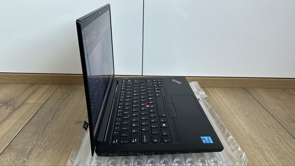 Лаптоп Lanovo Thinkpad E14 Gen 2/ 14”/Intel i5-11th/8GB RAM/ 256GB SSD