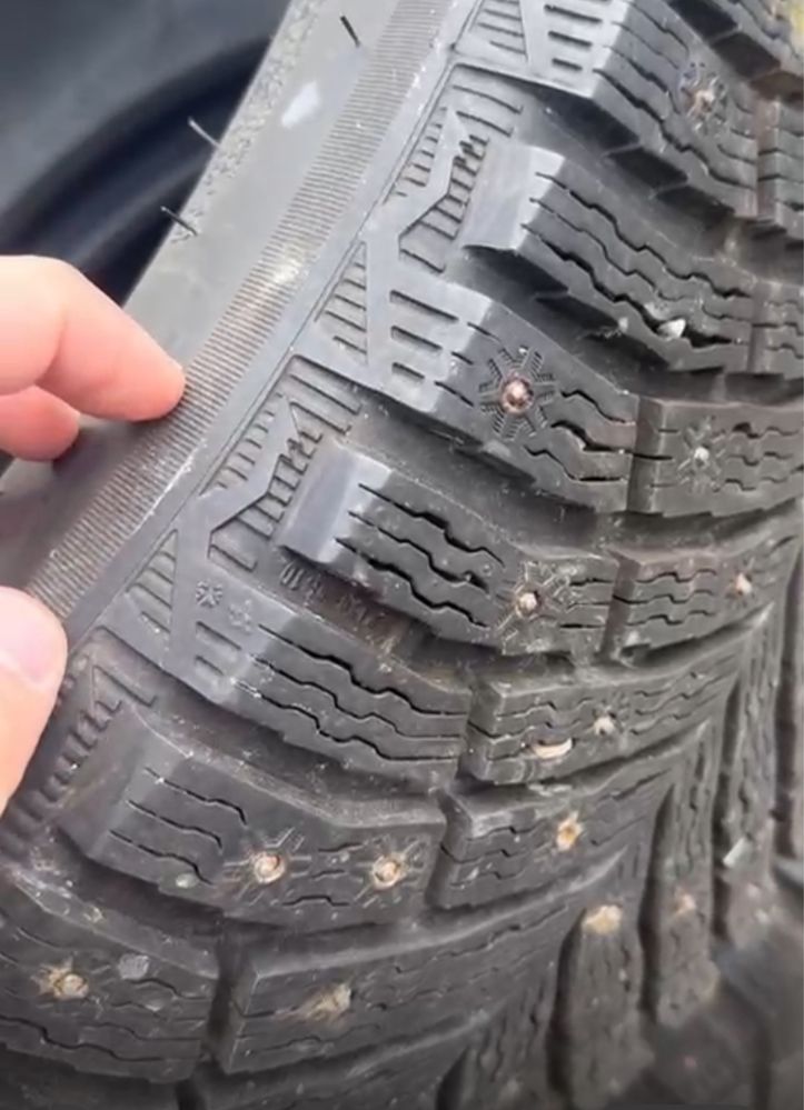 Продам зимний шипи Michelin