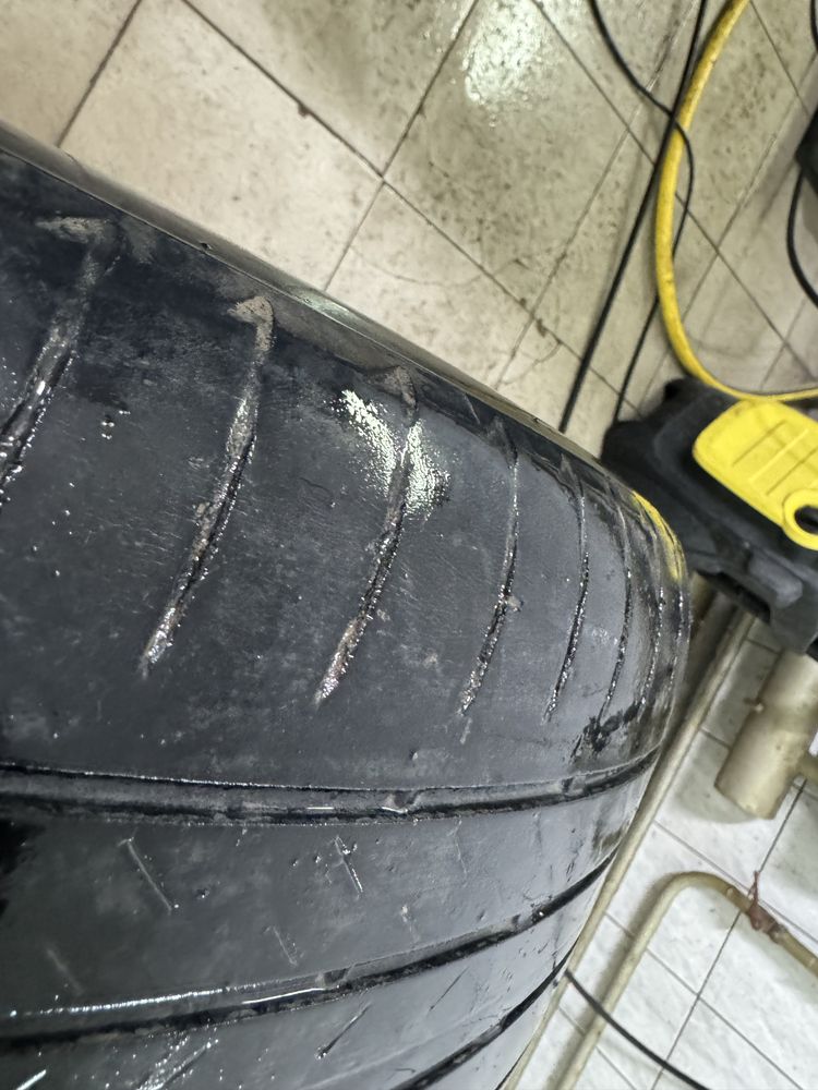 Продам шины bridgestone 235/55/18