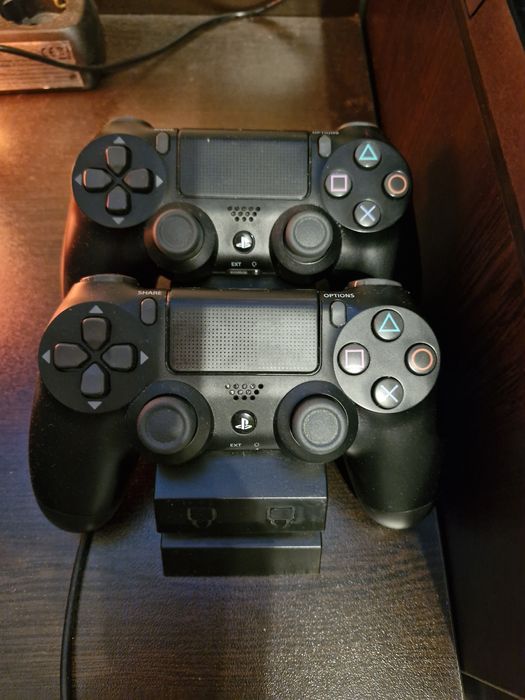 Продавам! PS 4 - 1 TB