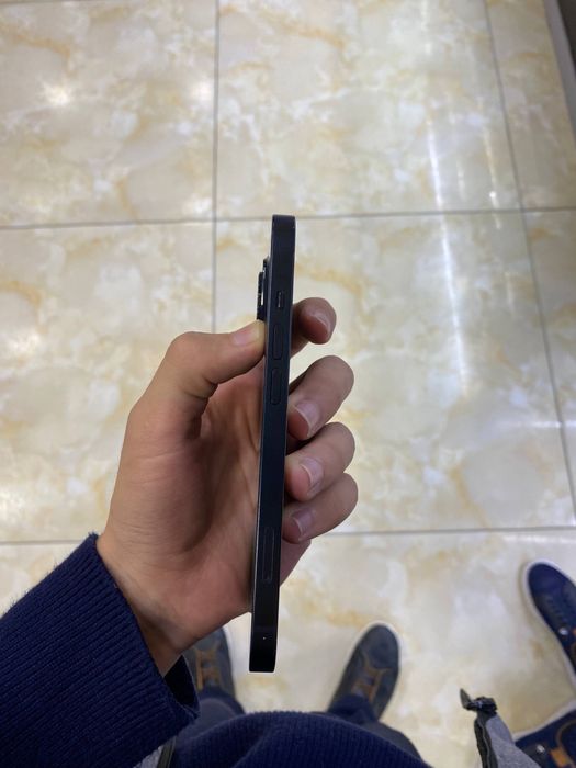 iPhone 14 синий цвет