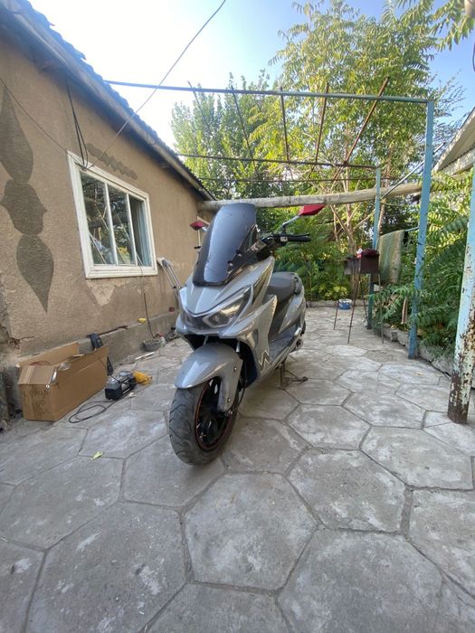 Продам скутер Макси на октивном ходу 150кб