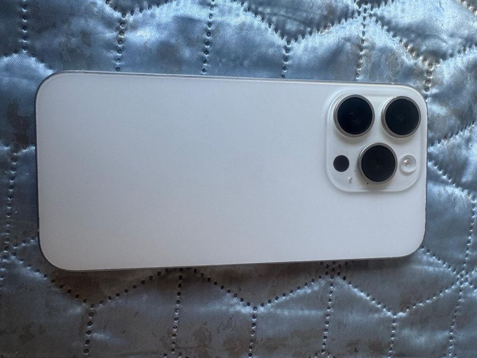 iPhone 15 Pro 128GB White